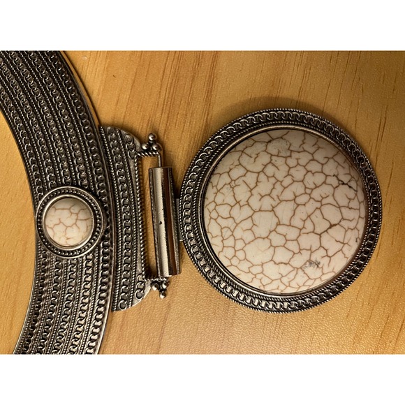 Paparazzi White Faux Stone Silver Bib Statement Necklace and Earrings Set Boho - Picture 3 of 4